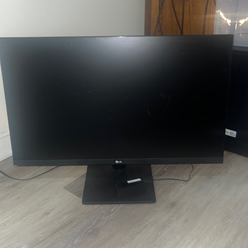 LG desktop computer ****monitor and keyboard IS included!!!
